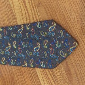 Beautiful new brown paisley tie with blue and red. 3.5"